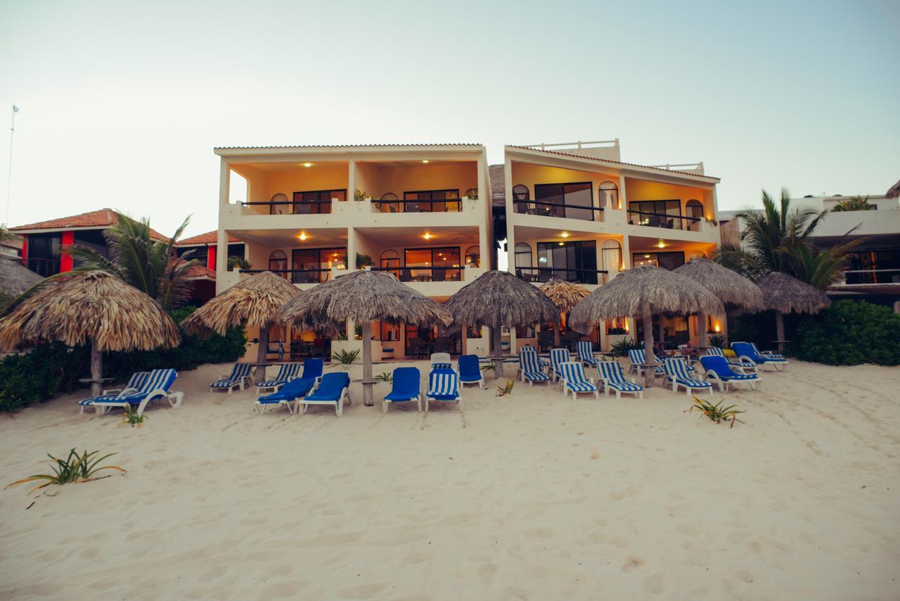 Aquatech Villas Derosa Resort アクマル エクステリア 写真