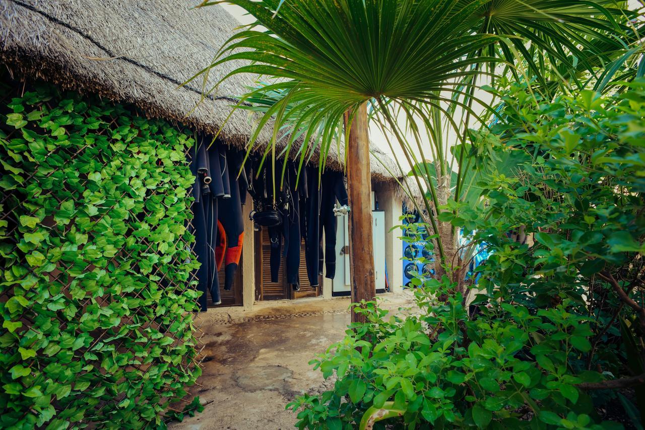 Aquatech Villas Derosa Resort アクマル エクステリア 写真